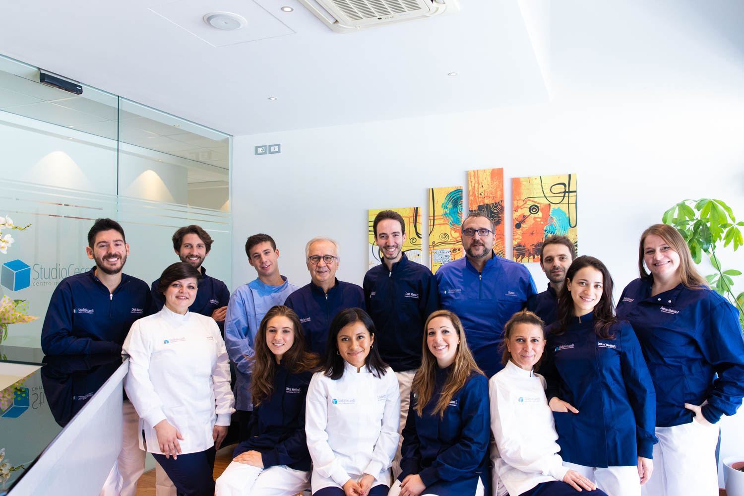 Il team dello Studio Ceccarelli: odontoiatri, igienisti, assistenti e odontotecnici